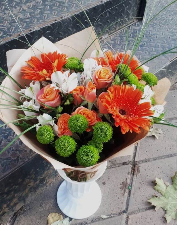 Букет цветов из: Герберы, Хризантемы, Альстромерии и Розы в Джерокае
