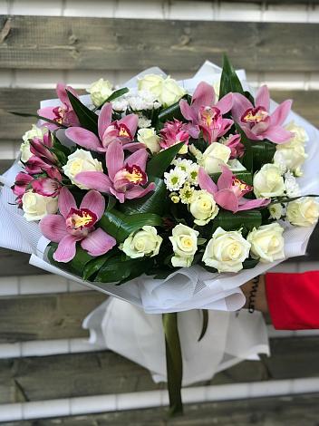 Букет цветов из: Розы и Хризантемы в Джерокае