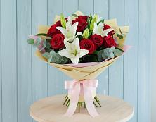 Букет цветов из:  Лилии и Розы в Джерокае