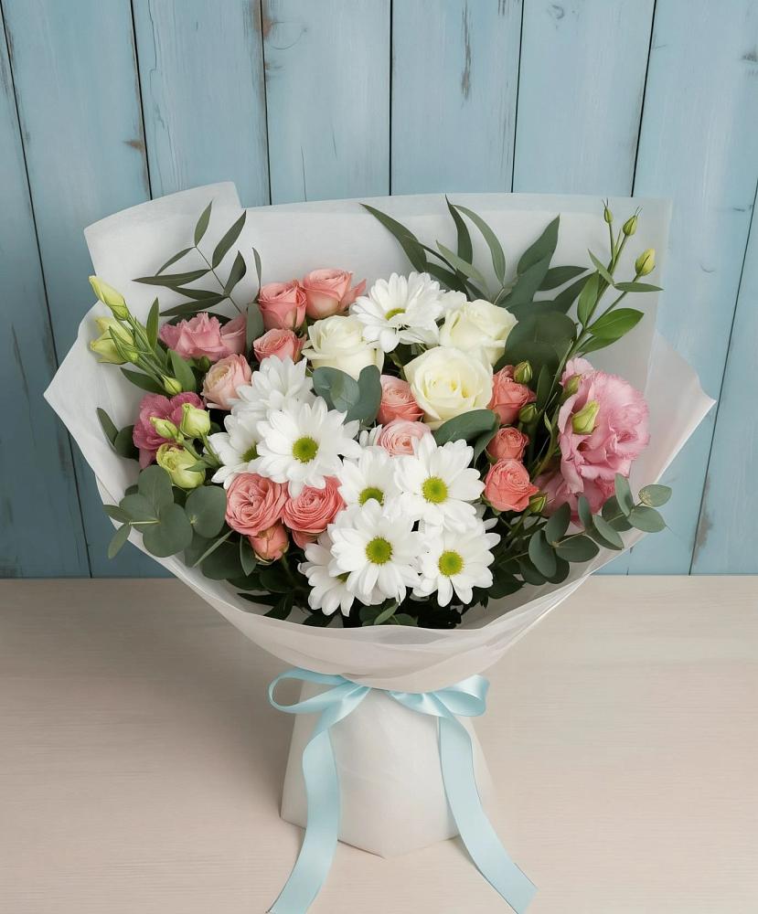 Букет цветов из: Розы, Лизиантусы и Хризантемы в Джерокае