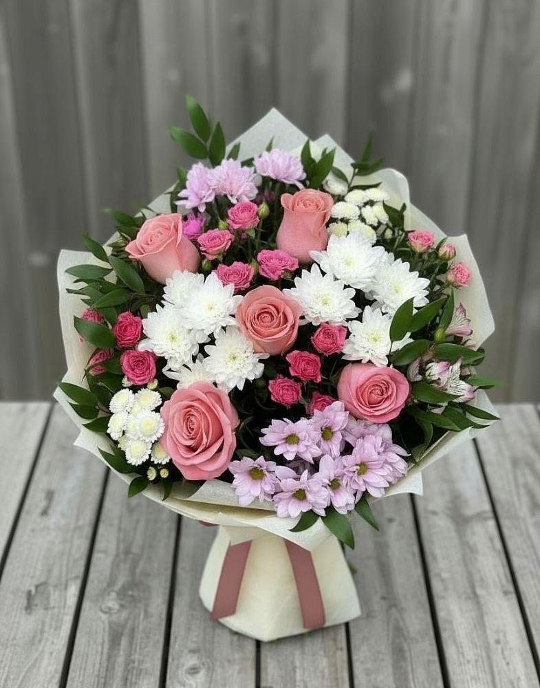 Букет цветов из: Альстромерии, Гвоздики, Розы и Хризантемы в Джерокае