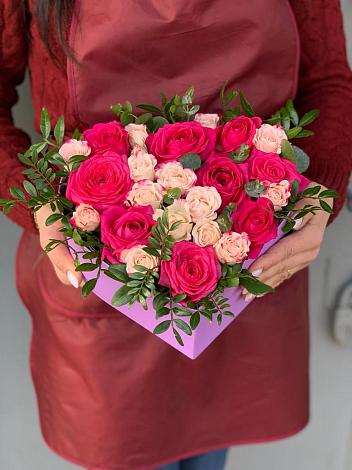 Цветочная композиция из Розы в коробке в Джерокае