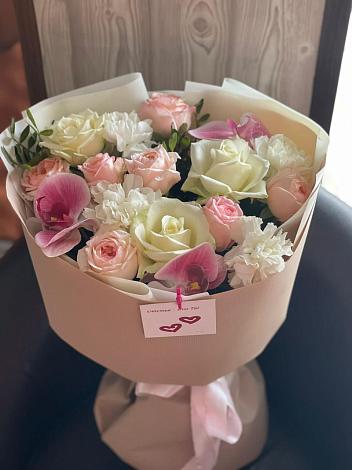 Букет цветов из: Орхидеи, Розы и Гвоздики в Джерокае