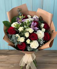 Букет цветов из:  Розы и Альстромерии в Джерокае