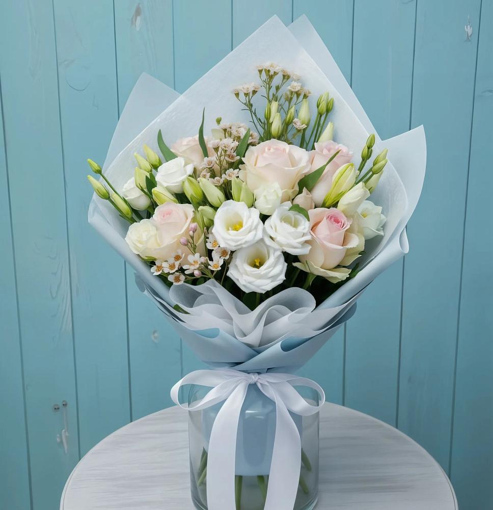 Букет цветов из: Розы и Лизиантусы в Джерокае