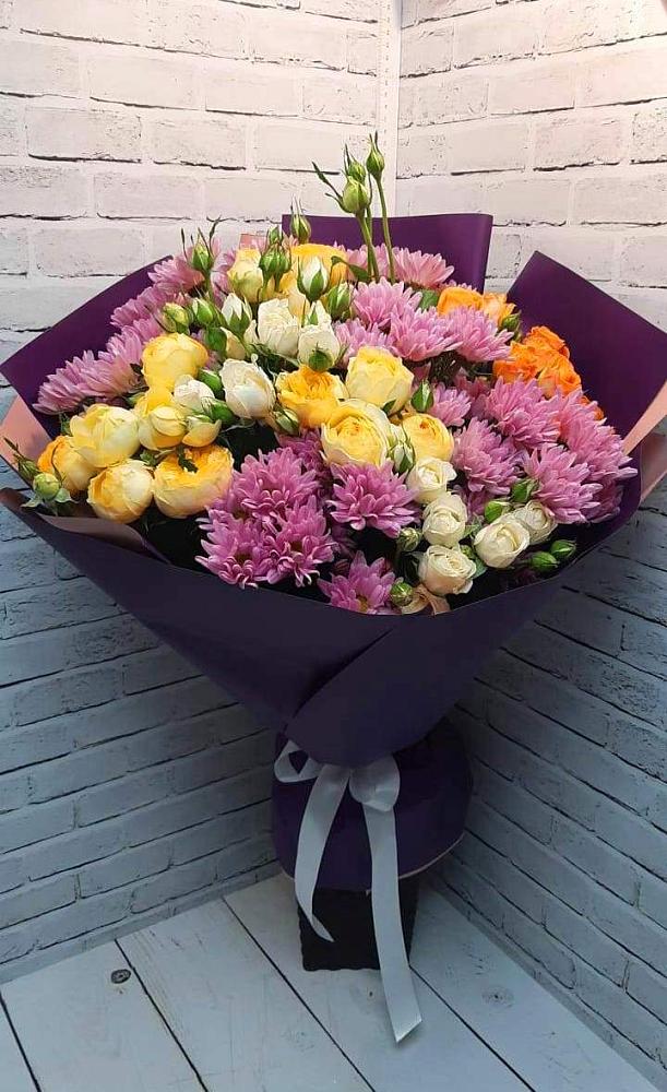 Букет цветов из: Хризантемы и Розы в Джерокае
