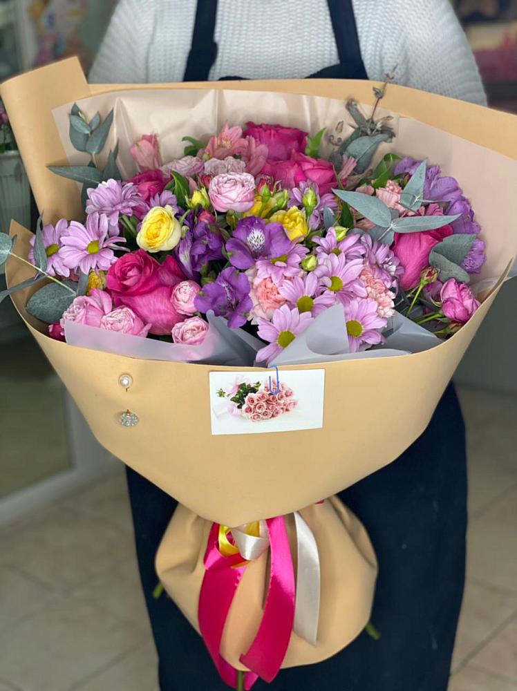 Букет цветов из: Хризантемы, Гвоздики и Альстромерии в Джерокае