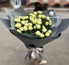 Букет Белые кустовые розы Солинеро в Джерокае