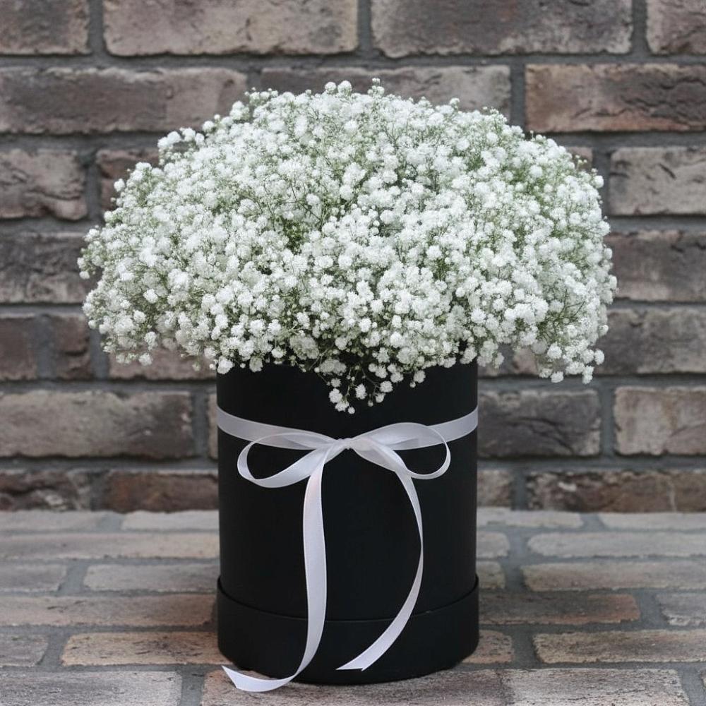 Цветочная композиция из Гипсофила в шляпной коробке в Джерокае