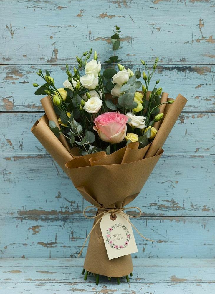 Букет цветов из: Розы и Лизиантусы в Джерокае