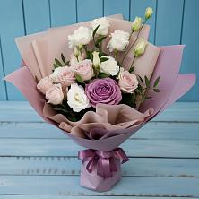 Букет цветов из:  Розы и Лизиантусы в Джерокае