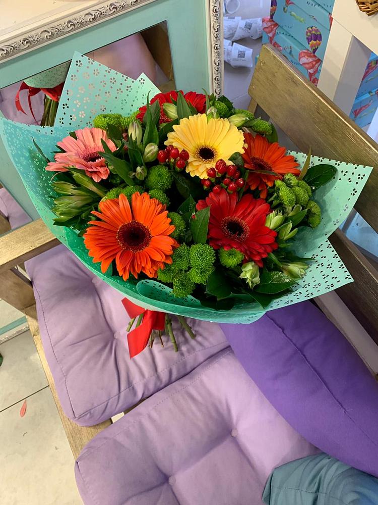 Букет цветов из: Герберы, Хризантемы и Альстромерии в Джерокае