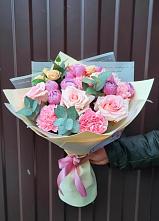 Букет цветов из:  Розы и Гвоздики в Джерокае