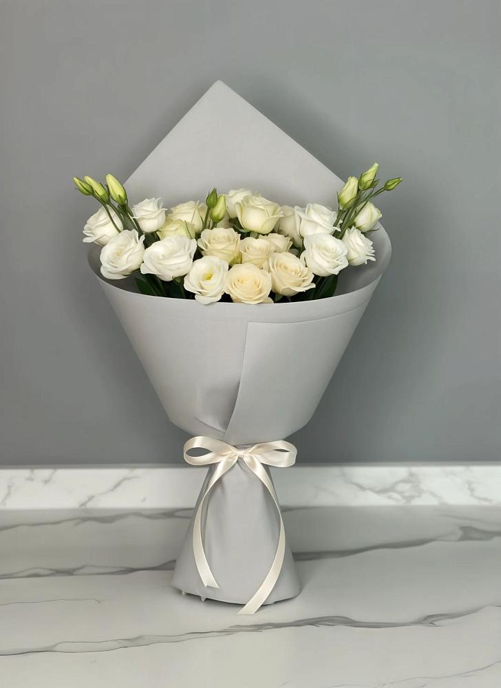 Букет цветов из: Розы и Лизиантусы в Джерокае