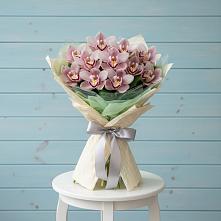 Букет цветов из:  Орхидеи и Розы в Джерокае