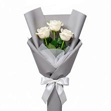 Букет 3 белые розы в Джерокае