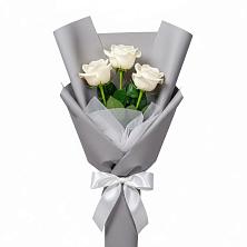 Букет 3 белые розы в Джерокае