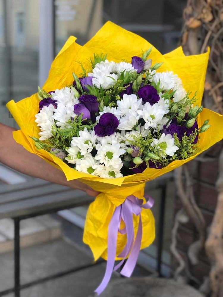 Букет цветов из: Ирисы, Хризантемы и Ромашки в Джерокае