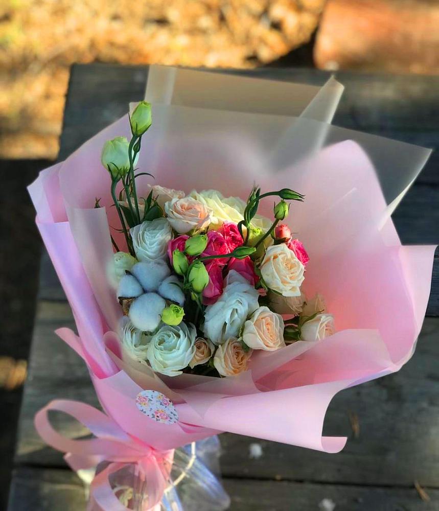 Букет цветов из: Розы и Лизиантусы в Джерокае