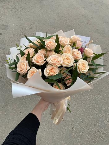 Букет Кремовые розы Латте в Джерокае