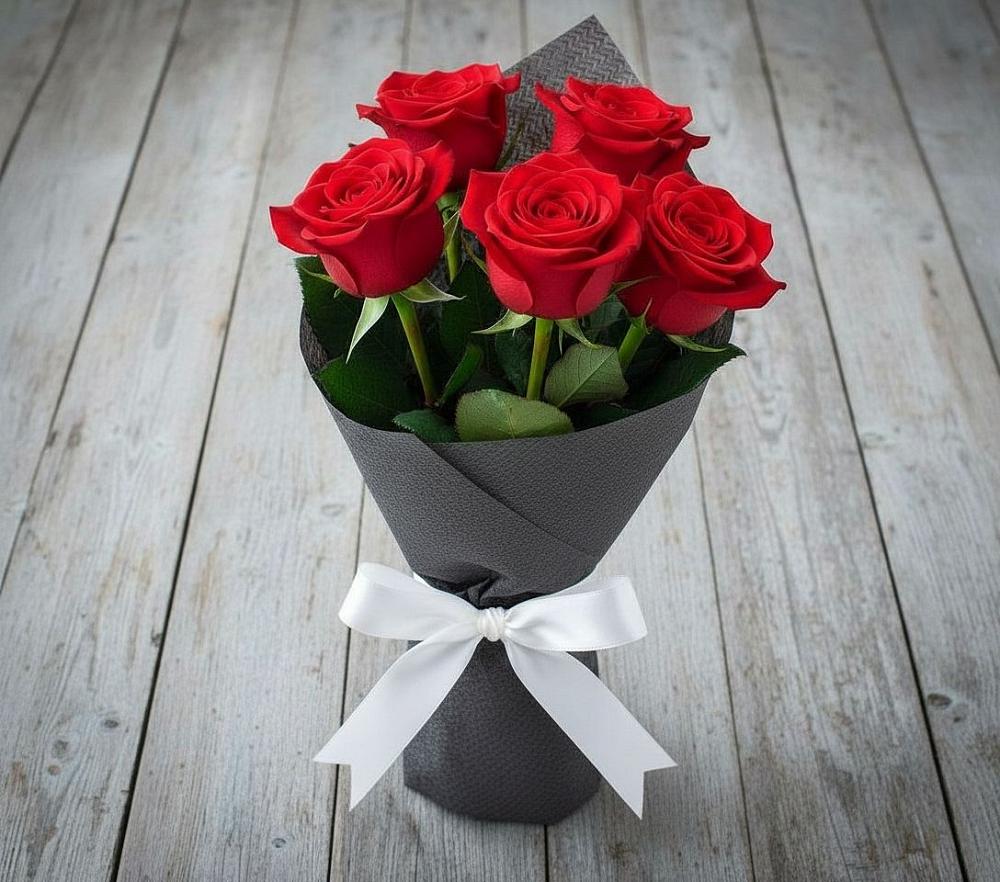 Букет 5 Красных роз Эдлесс Лав в Джерокае