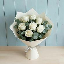 Букет Белые розы в Эвкалипте в Джерокае