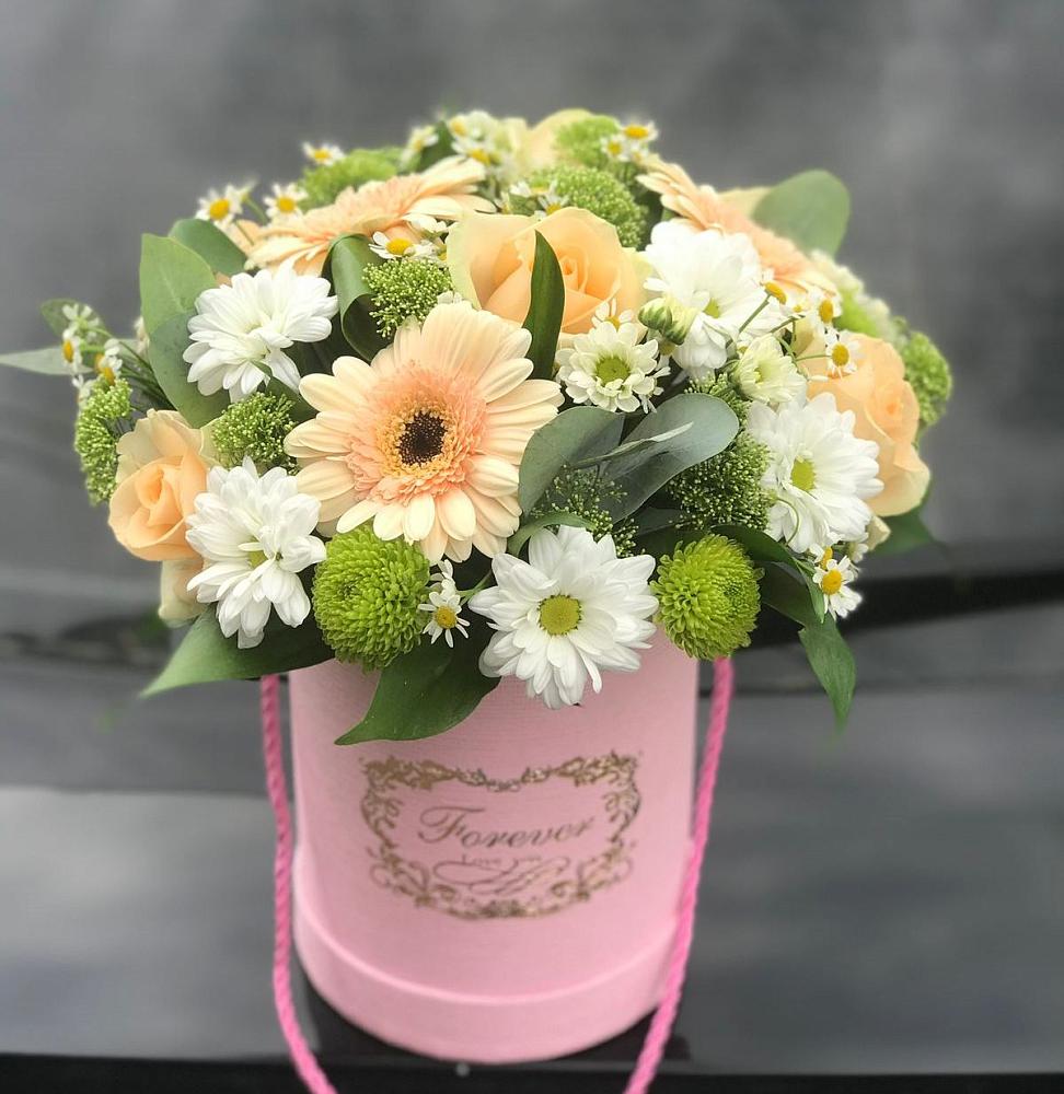 Цветочная композиция из Розы, Герберы и Хризантемы в шляпной коробке в Джерокае