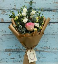 Букет цветов из:  Розы и Лизиантусы в Джерокае