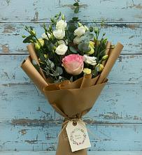 Букет цветов из:  Розы и Лизиантусы в Джерокае