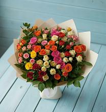 Букет Микс из разноцветных кустовых роз в Джерокае